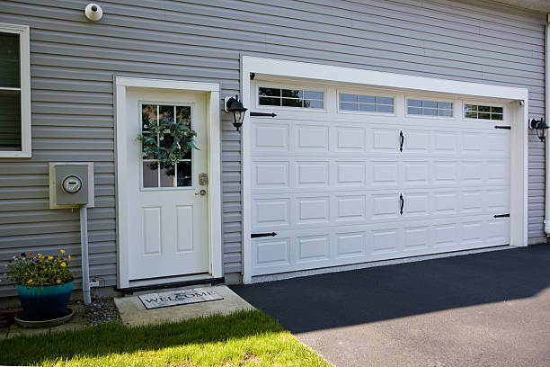 24/7 Emergency Garage Door Panel Replacement experts in Levittown, NY